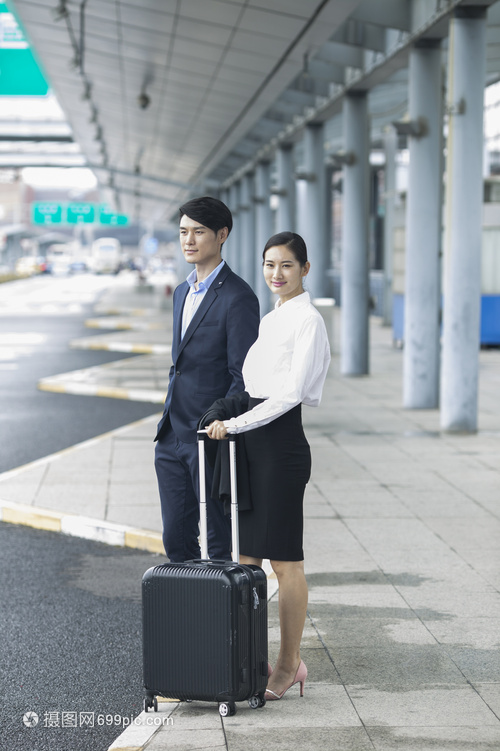 商務(wù)男士和商務(wù)女士出發(fā)到達(dá)